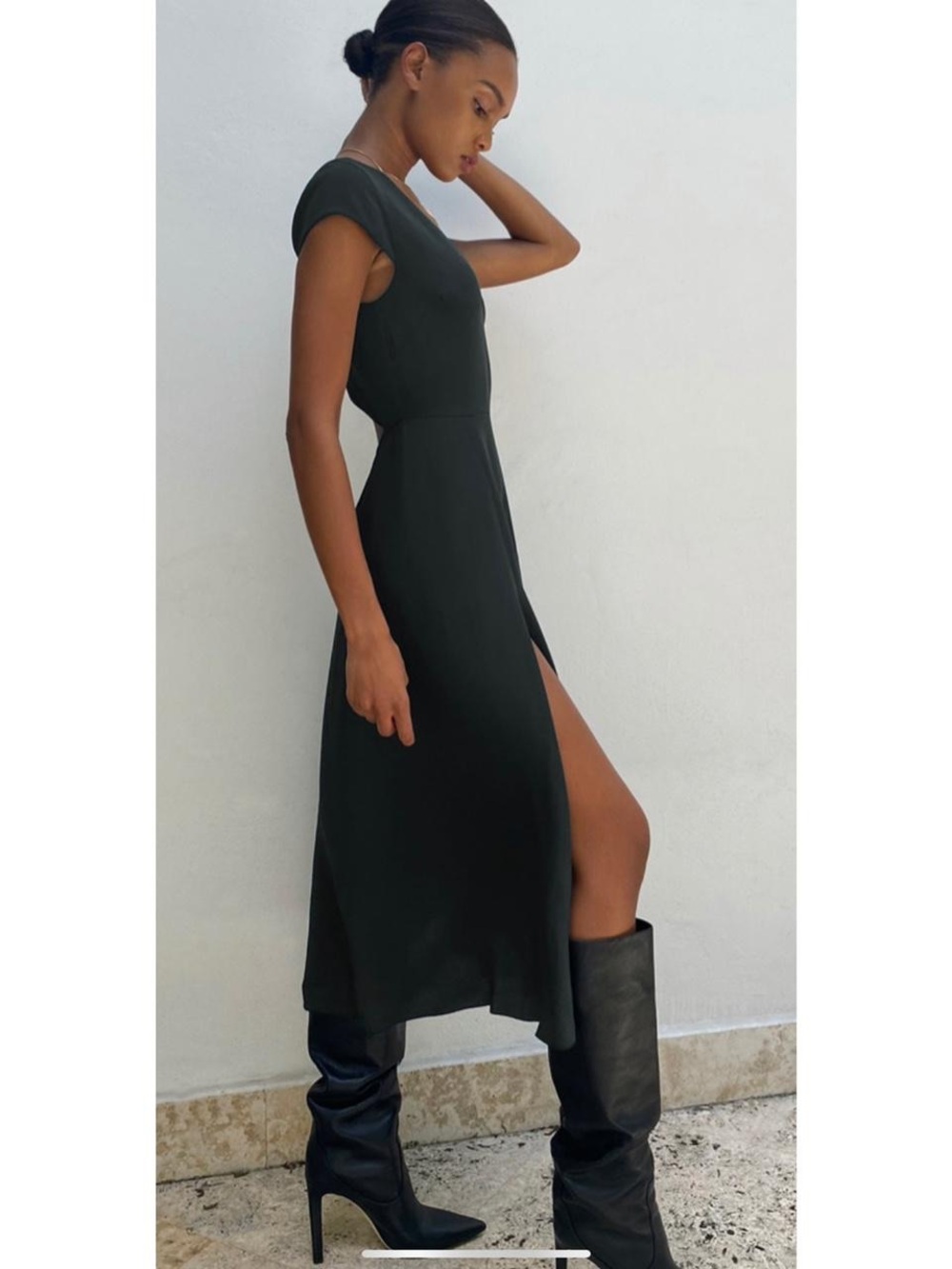 Aritzia Hamptons Dress- Elegant Dark Green Cap-Sleeve Midi Dress with Side Slit